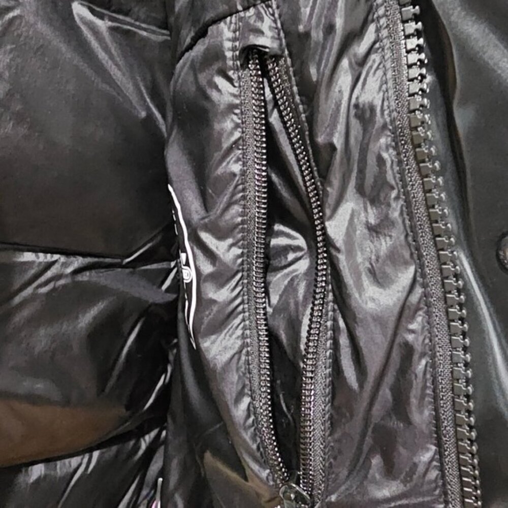 Aritzia the super puff™ vest - Picture 9 of 16